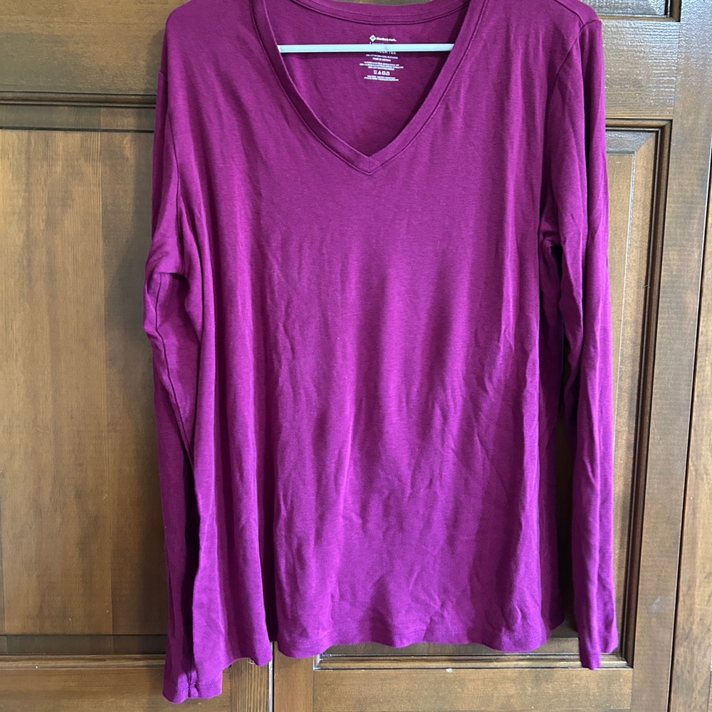 Chic Fuchsia V-Neck Long Sleeve Top